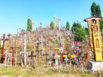 【十字架の丘】リトアニア・シャウレイ／十万本の十字架が立つ巡礼地