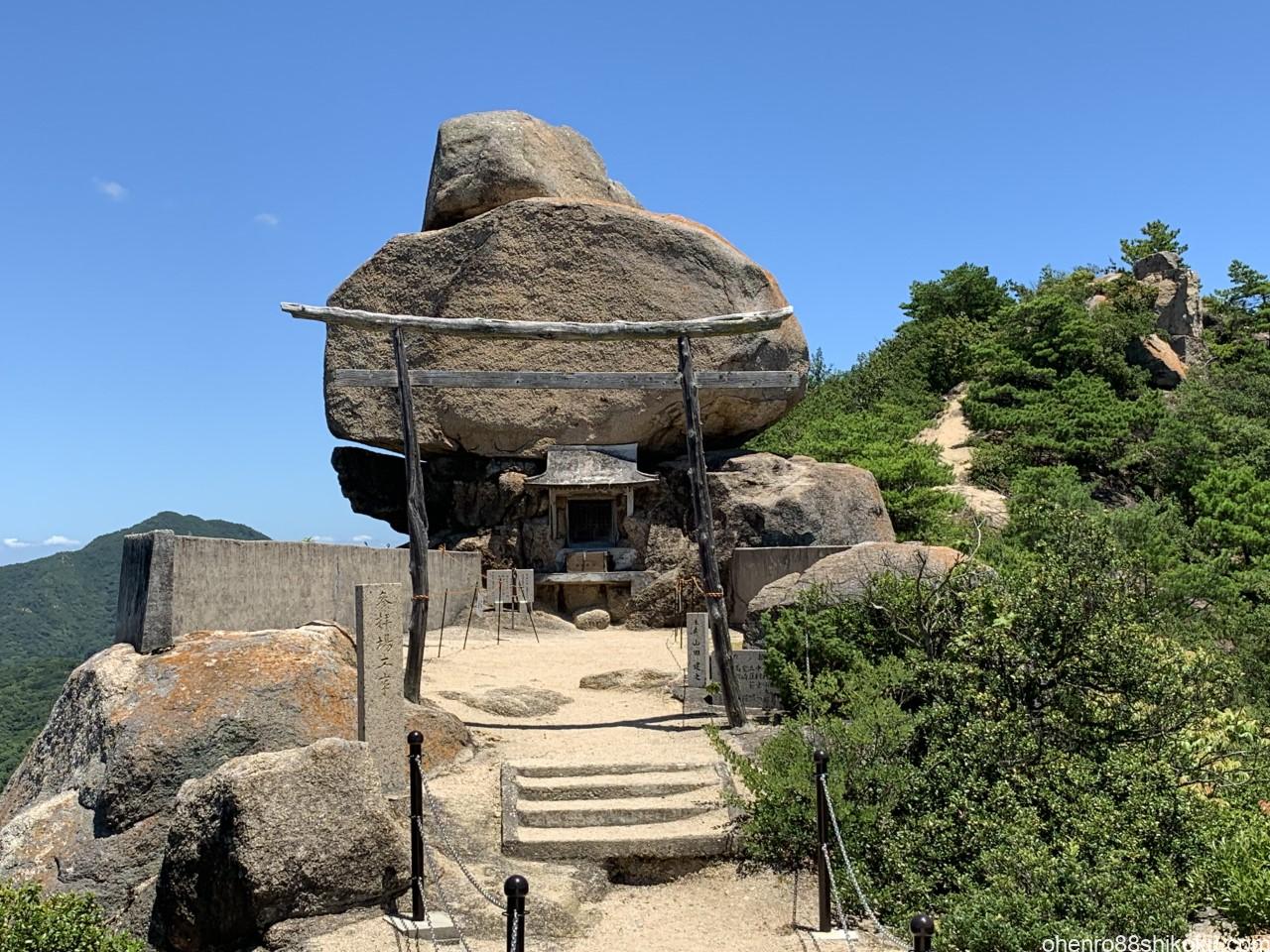 小豆島の絶景パワースポット【重岩】と洞窟の中に本堂がある【江洞窟】